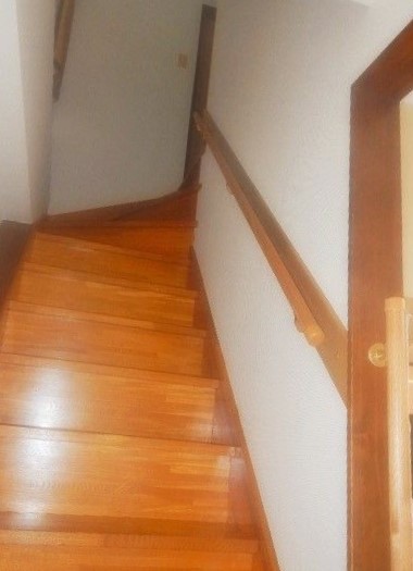 階段横型手すりL2000を設置しました。