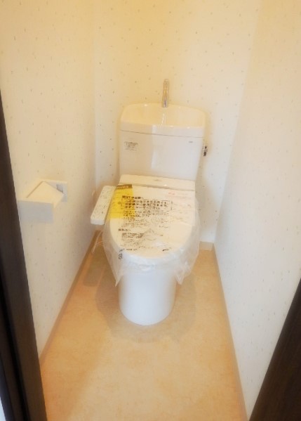 押入部分にトイレを新設しました。(201号室)